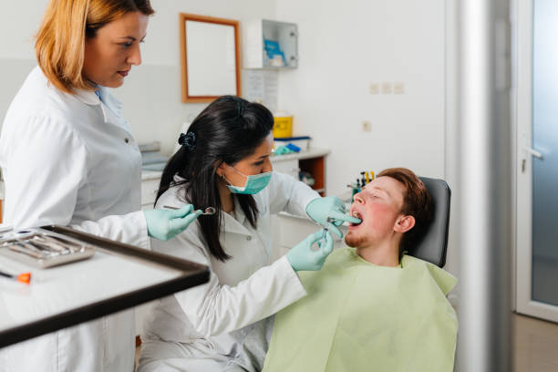 Best Emergency Tooth Extraction in Central Gardens, TX